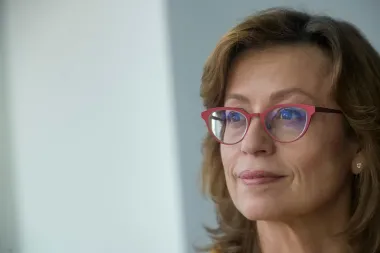 Anna Gomez y la tensión entre la FCC, los grandes medios y la libertad de expresión