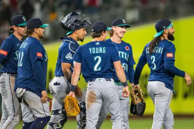 Noche de poder y silencio: los Mariners arrasan y los Astros firman un no-hitter combinado