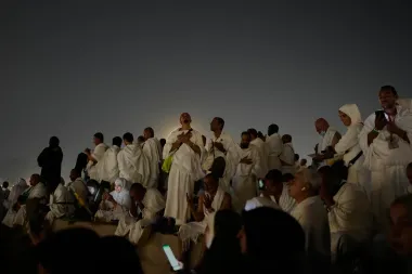 En el llano de Arafat: el clímax espiritual del Hajj entre calor, plegarias y geopolítica