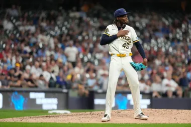 Tensión y lesiones en la MLB: Arenado sale por molestias en la ingle y Uribe desata la polémica con gestos en el montículo