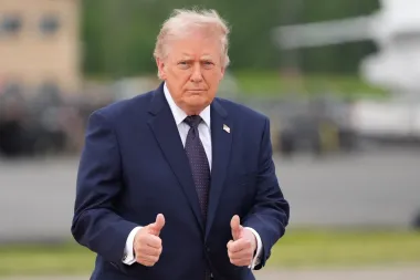 Nueva política de inmigración y su reverberación política: cómo el giro de la Administración Trump redefine el proceso de residencia en EE. UU.