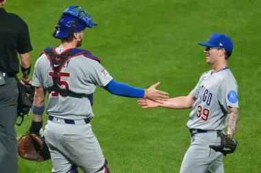 Noche de virajes y preocupaciones médicas: Happ guía a los Cubs mientras Tigres sufren nuevas molestias