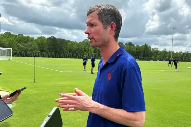 Del anonimato a la leyenda viral: cómo las redes unieron a Tim Payne y qué revela el fenómeno sobre el fútbol moderno