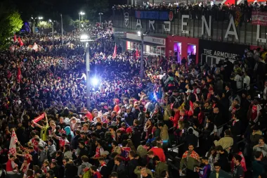El duelo de las gradas: himnos, identidad y tensión entre Arsenal y PSG en la final de la Champions