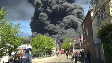 Fuego sobre el combustible de la guerra: los ataques ucranianos contra la industria petrolera rusa y sus consecuencias
