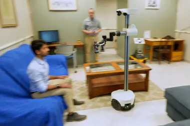 Robots cuidadores: cuando la tecnología deja de ser ciencia ficción y entra al hogar