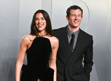 Dua Lipa da el sí en Londres: reflexión sobre una boda que cruza la música y la cultura pop