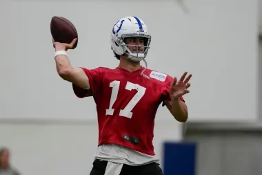 Entre la recuperación y la reconfiguración: Daniel Jones avanza y A.J. Brown inicia un nuevo capítulo