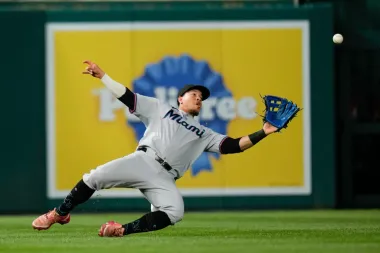 Entre victorias y tensiones: la noche de los Marlins y el pulso por el tope salarial en la MLB