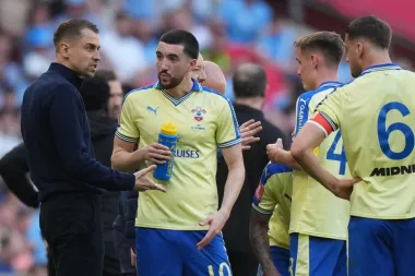 Spygate y la permanencia de Tonda Eckert: cuando la culpa y la confianza chocan en Southampton