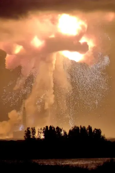 Explosión en la plataforma de Cape Canaveral: qué significa el fallo del motor del New Glenn para Artemis y la industria espacial