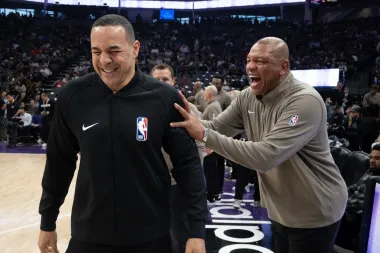 En la cuerda floja de la imparcialidad: narradores, árbitros y la emoción de unas Finales de la NBA con Knicks y Spurs