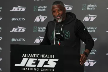Renacimiento en la offseason de la NFL: cómo los Jets y los Dolphins buscan reconstruirse entre disciplina, refuerzos veteranos y nuevas oportunidades