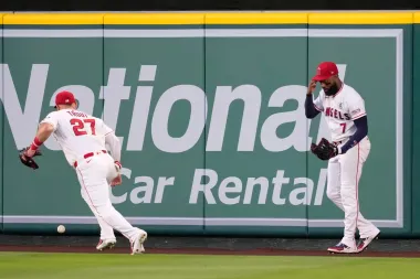 Entre el slapstick y la grandeza: del rebote en la cabeza de Jo Adell al jonrón decisivo de Matt Olson en el Día de Lou Gehrig