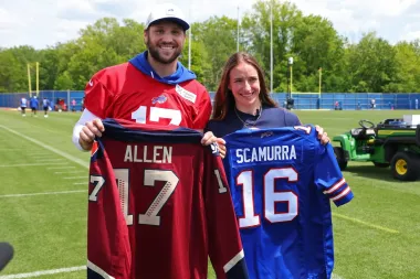 De la pista de hielo al terreno de juego: Hayley Scamurra, la campeona olímpica que conquistó a los Buffalo Bills