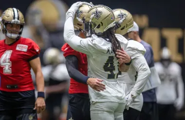Entre la incertidumbre y la resiliencia: Kamara, Odunze y los retos de la NFL en la era del recambio