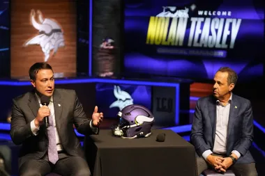 Nolan Teasley, de la sombra de Seattle al timón de los Vikings: la apuesta por la continuidad y la cultura