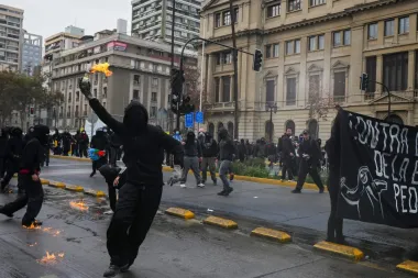 Santiago en pie: la protesta estudiantil contra los recortes y la austeridad que tensiona a Chile