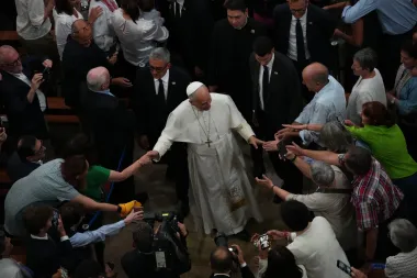 En el ‘muelle de la vergüenza’: la visita papal que obliga a mirar la crisis de la migración en Canarias